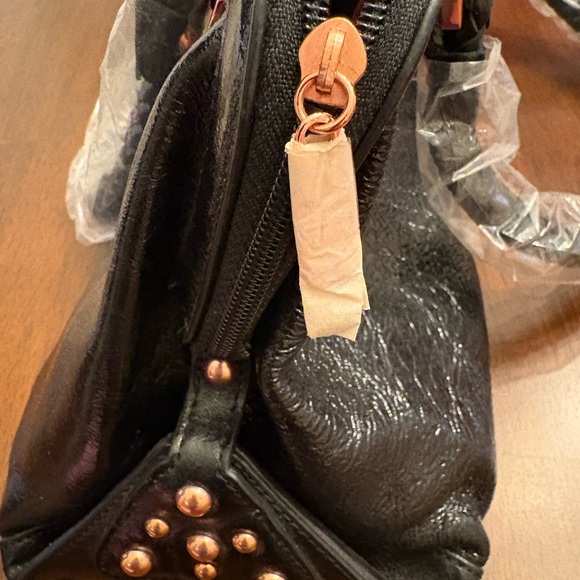 Elegant Black Handbag - Picture 8 of 16